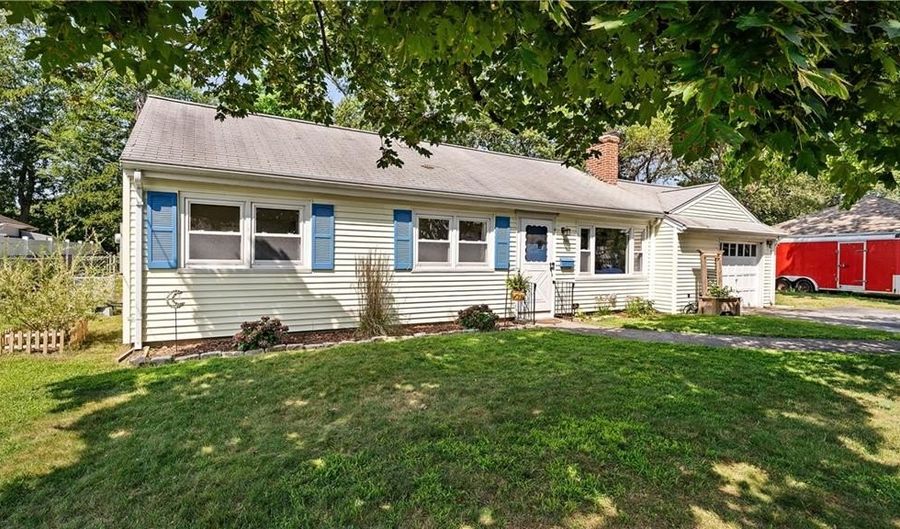 239 Richmond Dr, Warwick, RI 02888 - 3 Beds, 1 Bath