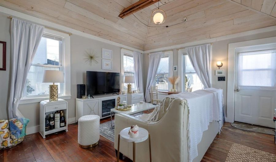 5 Bowles Ave, Bar Harbor, ME 04609 - 1 Beds, 1 Bath