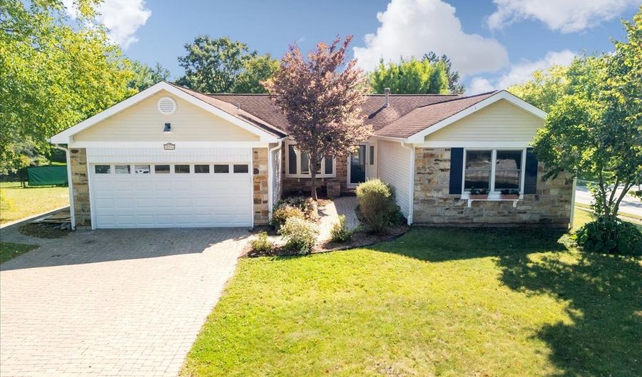 721 Brentwood Ct, Algonquin, IL 60102 - 3 Beds, 2 Bath