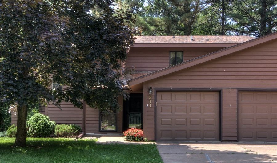 911 Woodglen Ct, Altoona, WI 54720 - 3 Beds, 2 Bath