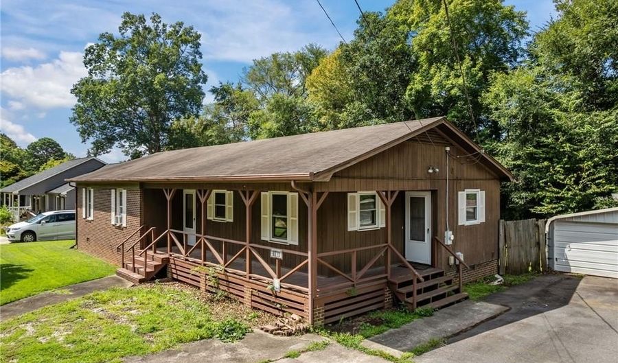 2168 Zoo Pkwy, Asheboro, NC 27205 - 3 Beds, 2 Bath