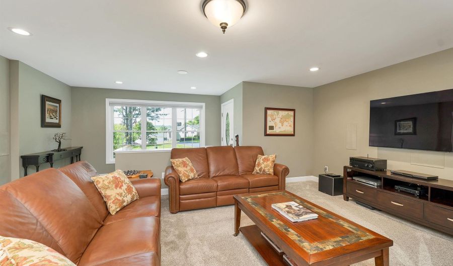 16 Palm Ln, Alton, NH 03809 - 3 Beds, 3 Bath