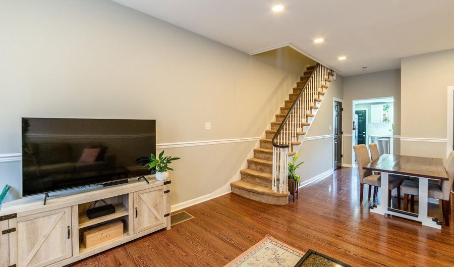 2627 E THOMPSON St, Philadelphia, PA 19125 - 2 Beds, 3 Bath