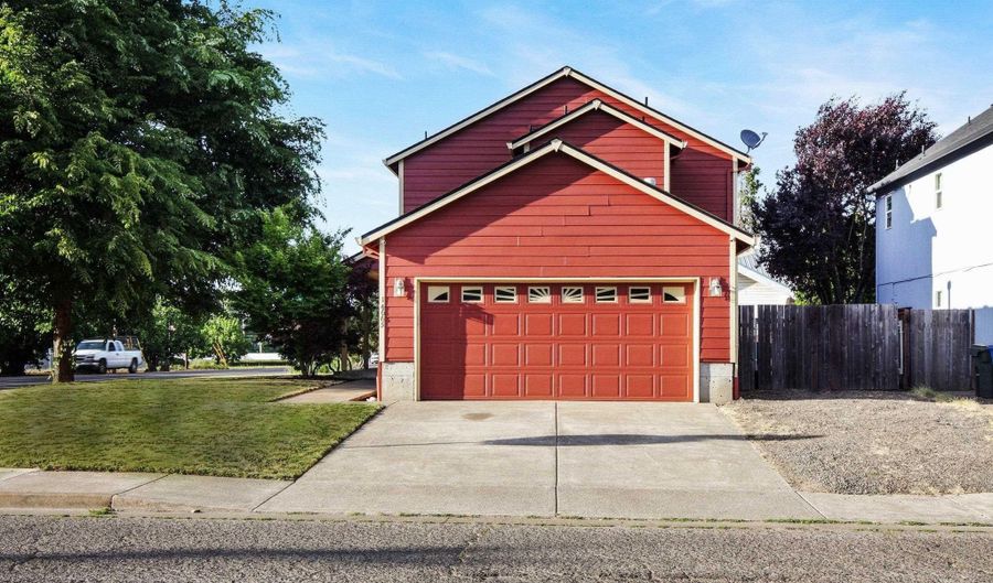 14665 Orchard Ave NE, Aurora, OR 97002 - 3 Beds, 3 Bath