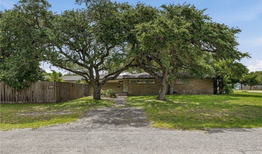 1059 S Mccampbell St, Aransas Pass, TX 78336 - 4 Beds, 4 Bath