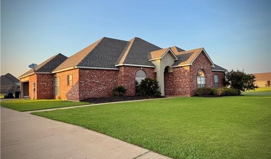 189 ST ANDREWS Dr, Alexandria, LA 71303 - 4 Beds, 3 Bath