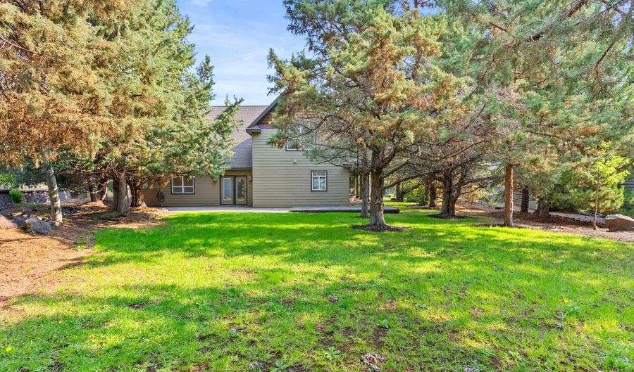 3025 NW Fairway Heights Dr, Bend, OR 97703 - 3 Beds, 3 Bath