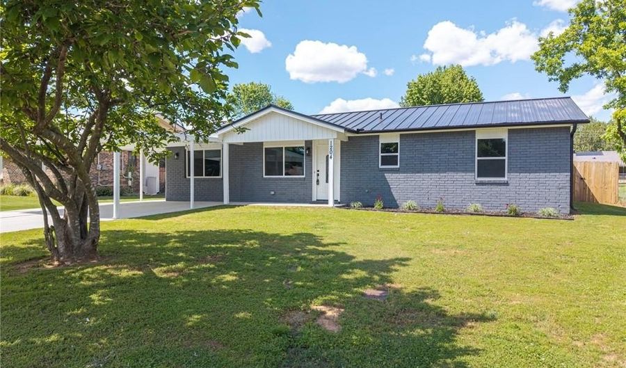 1204 D St, Barling, AR 72923 - 3 Beds, 2 Bath