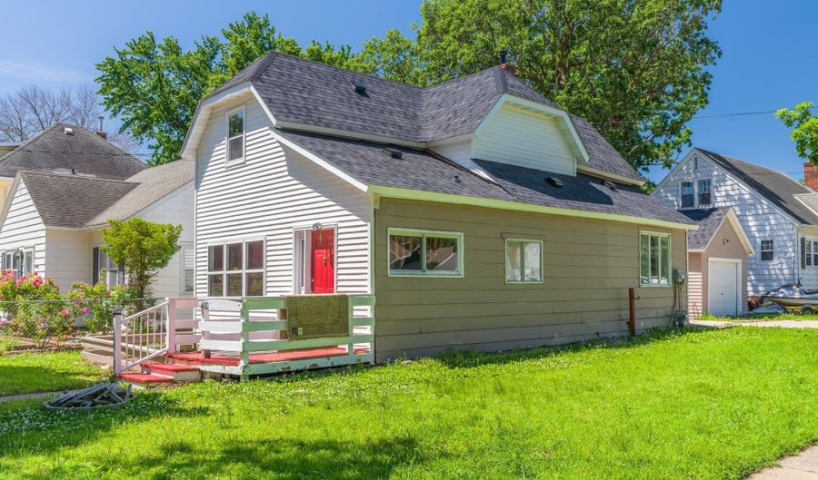 400 2nd St SE, Austin, MN 55912 - 4 Beds, 1 Bath
