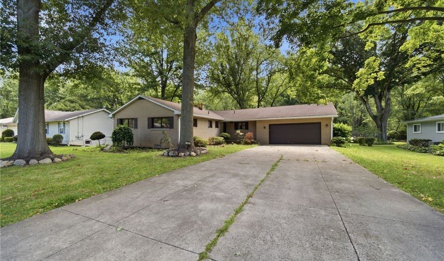 1097 Oak Tree Rd, Akron, OH 44320 - 4 Beds, 3 Bath