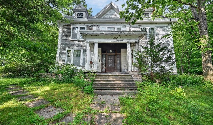 336 Sunnyside Ave, Aurora, IN 47001 - 5 Beds, 2 Bath