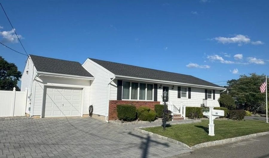 28 BIRCH St, Beachwood, NJ 08722 - 3 Beds, 1 Bath