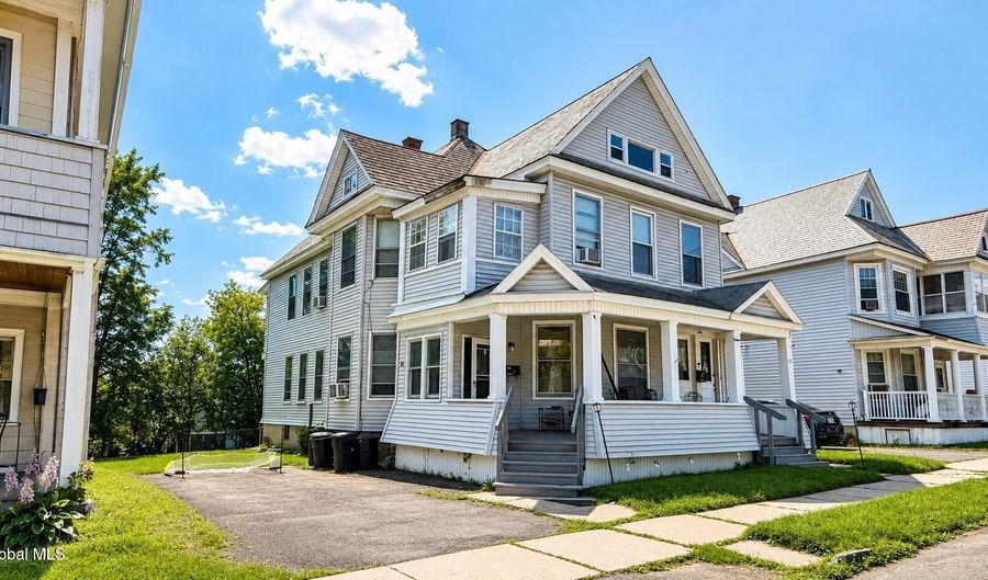 42 Lincoln Ave, Amsterdam, NY 12010 - 8 Beds, 2 Bath