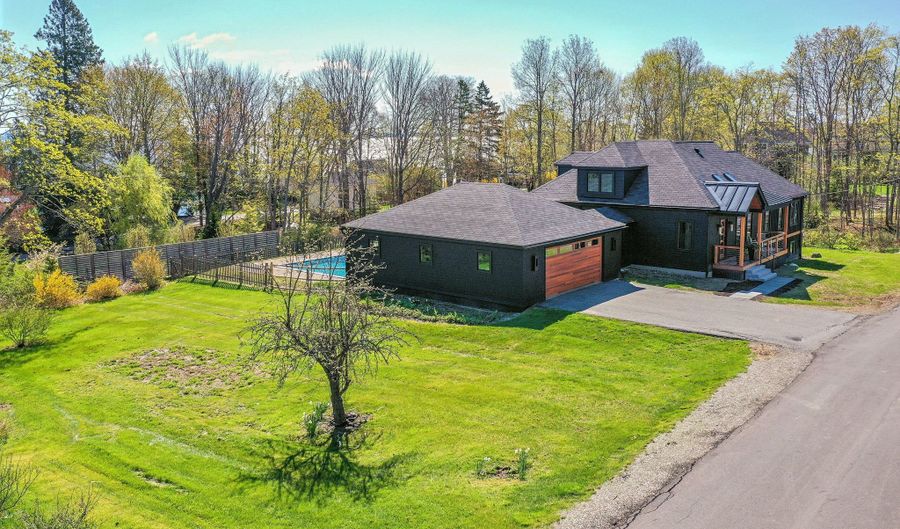 16 Cottage St, Belfast, ME 04915 - 3 Beds, 3 Bath