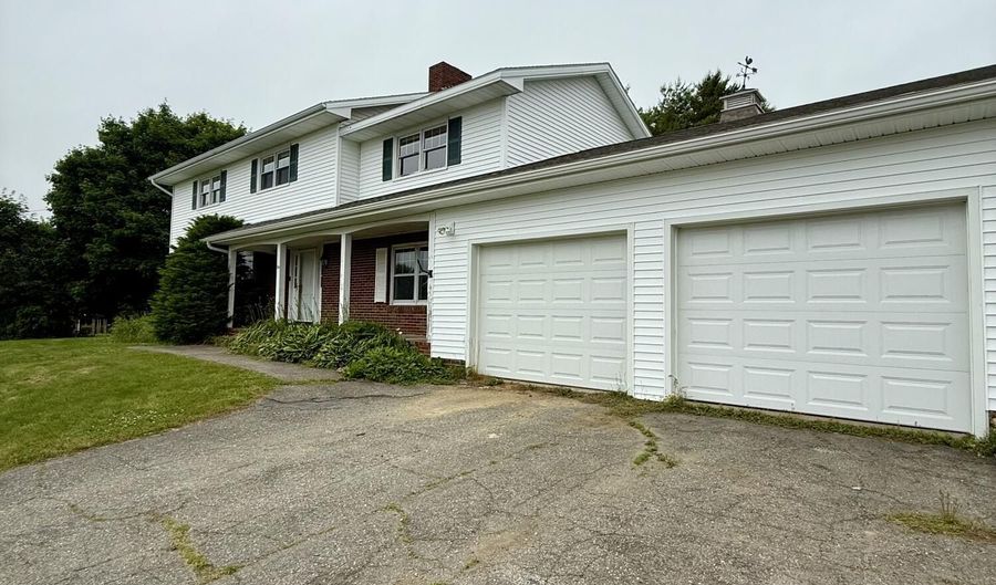 54 Pine Ledge Rd, Bangor, ME 04401 - 4 Beds, 3 Bath