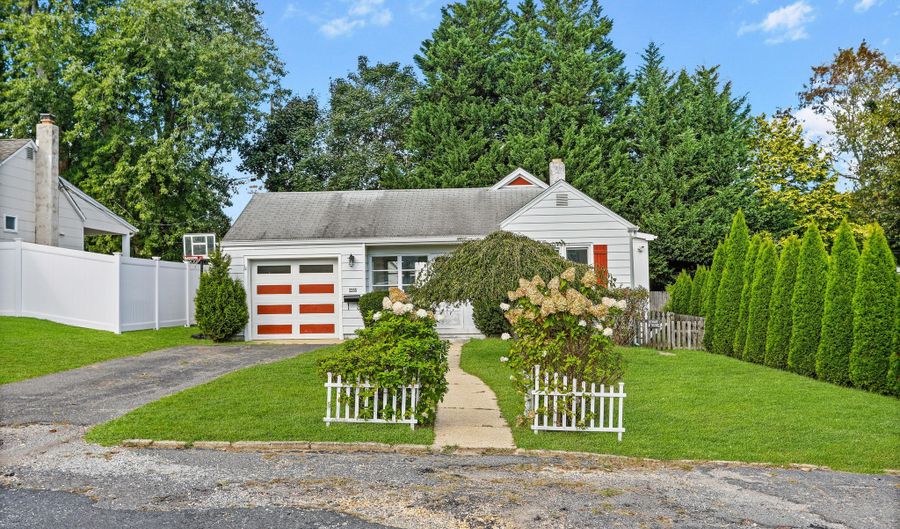 2253 Wagner Ln, Manasquan, NJ 08736 - 2 Beds, 1 Bath