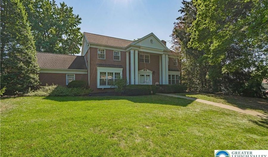 1425 N 39th St, Allentown, PA 18104 - 4 Beds, 3 Bath