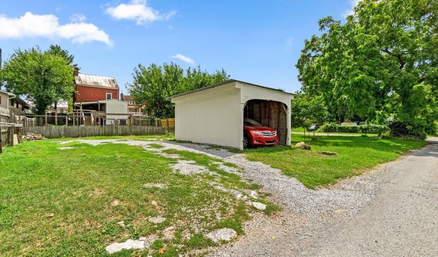 119 POTOMAC St, Boonsboro, MD 21713 - 2 Beds, 1 Bath