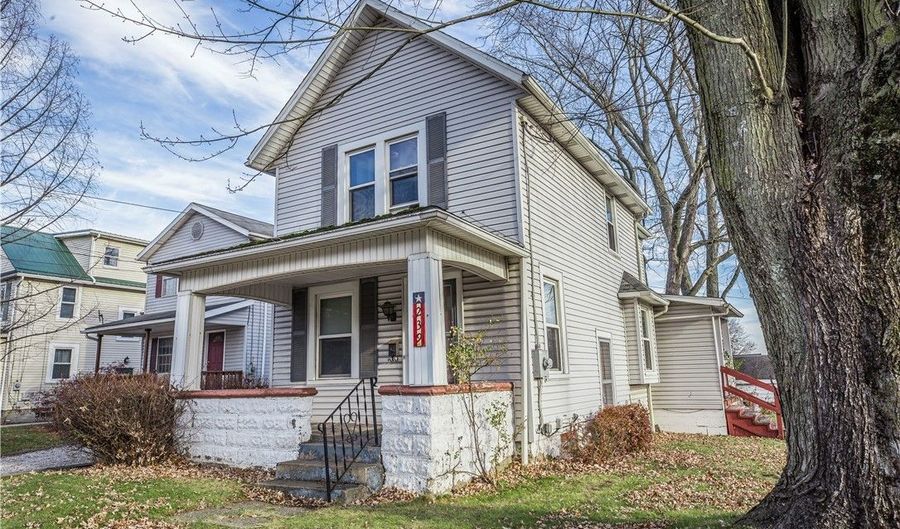 239 W State St, Barberton, OH 44203 - 3 Beds, 1 Bath