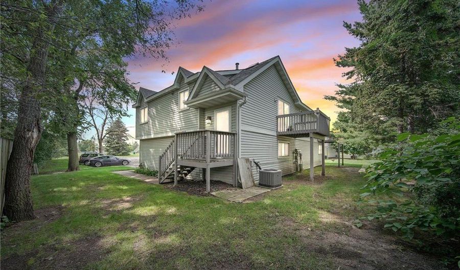 885 70th Ave N, Brooklyn Center, MN 55430 - 2 Beds, 1 Bath