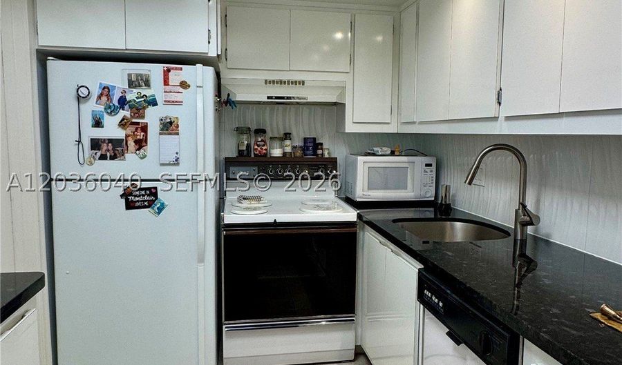 2940 NE 203rd St C-213, Aventura, FL 33180 - 2 Beds, 2 Bath