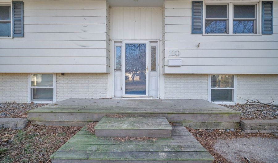 110 9th St SE, Altoona, IA 50009 - 3 Beds, 2 Bath