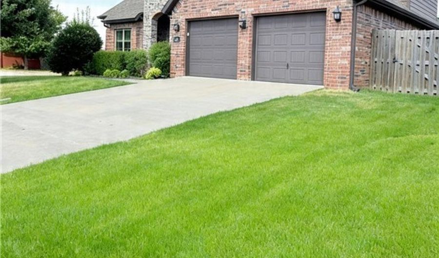 4201 Layton Rd, Bentonville, AR 72713 - 3 Beds, 3 Bath