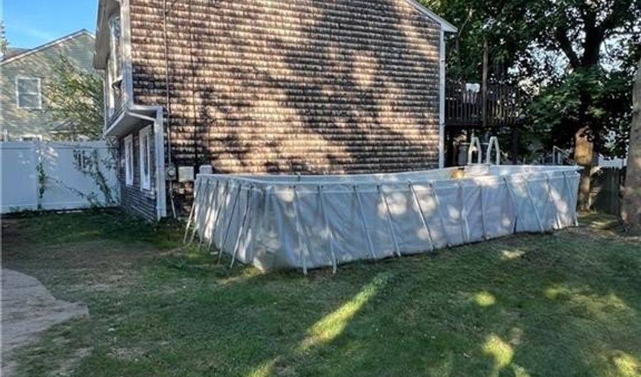 94 Waverly St, Warwick, RI 02889 - 3 Beds, 2 Bath