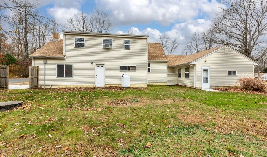 219 Reynolds Dr, Coventry, CT 06238 - 5 Beds, 3 Bath