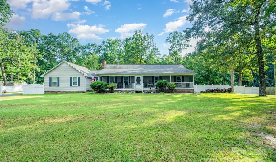 2106 Woodhurst Ln, Albemarle, NC 28001 - 3 Beds, 3 Bath