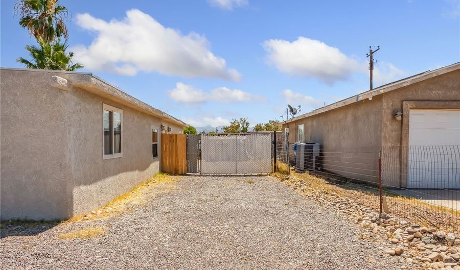 1800 Granada Dr, Bullhead City, AZ 86442 - 5 Beds, 4 Bath