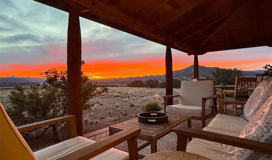 4 Fair Hope Dr, Abiquiu, NM 87510 - 2 Beds, 2 Bath