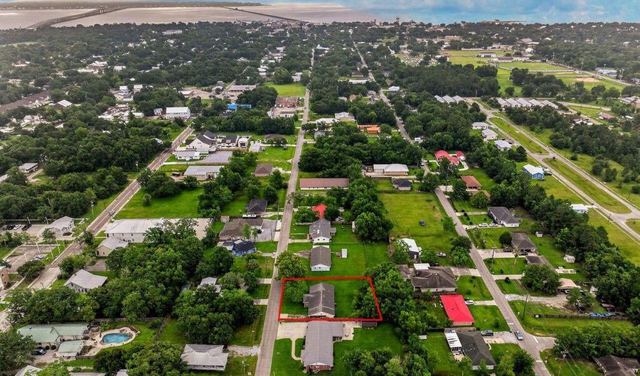 542 Saint John St, Bay St. Louis, MS 39520 - 3 Beds, 2 Bath