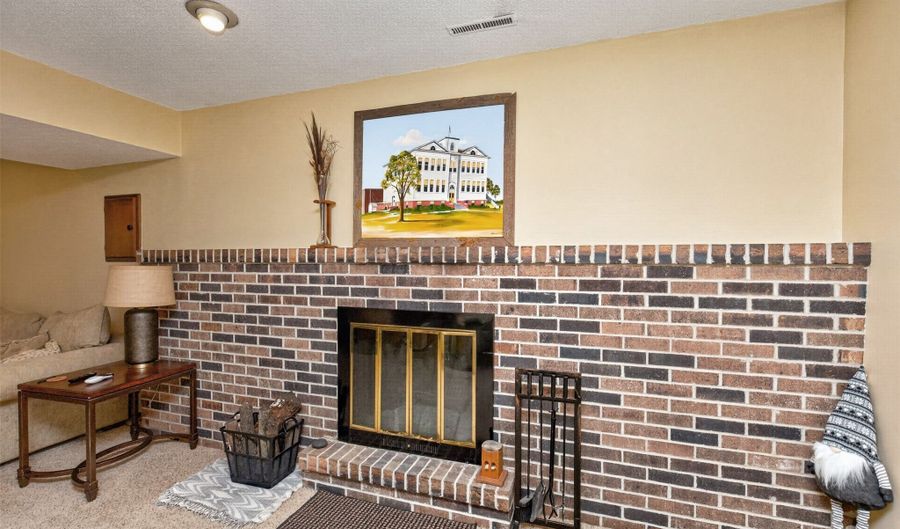 1201 SE Michael Dr, Ankeny, IA 50021 - 3 Beds, 2 Bath