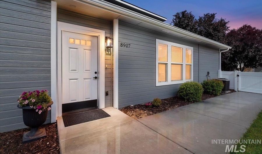 8907 W Candleston Ln, Boise, ID 83709 - 2 Beds, 2 Bath