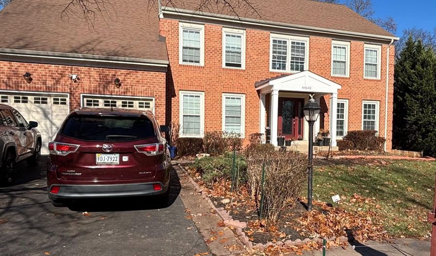 44140 BRISTOW Cir, Ashburn, VA 20147 - 2 Beds, 1 Bath