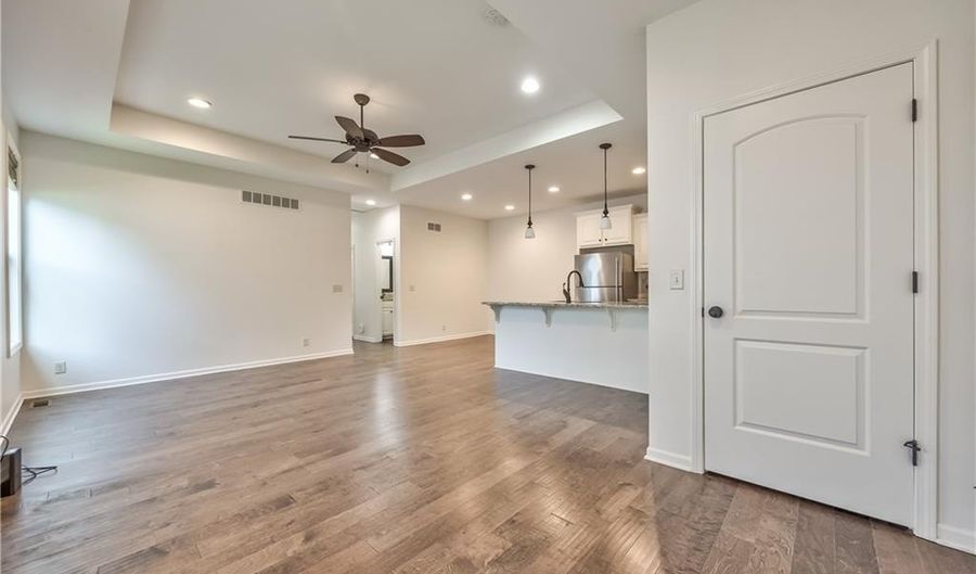 1326 N 159th St, Basehor, KS 66007 - 2 Beds, 2 Bath