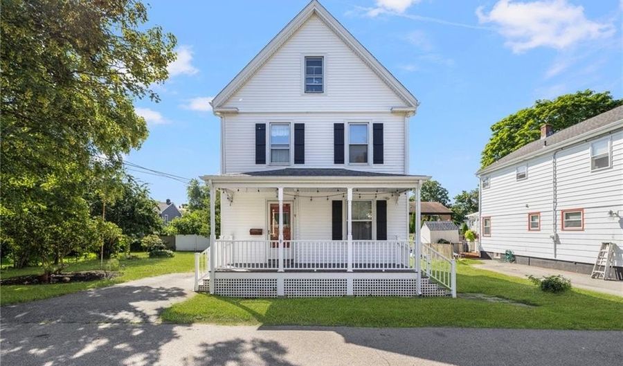 9 Cummings Rd, Newport, RI 02840 - 3 Beds, 2 Bath