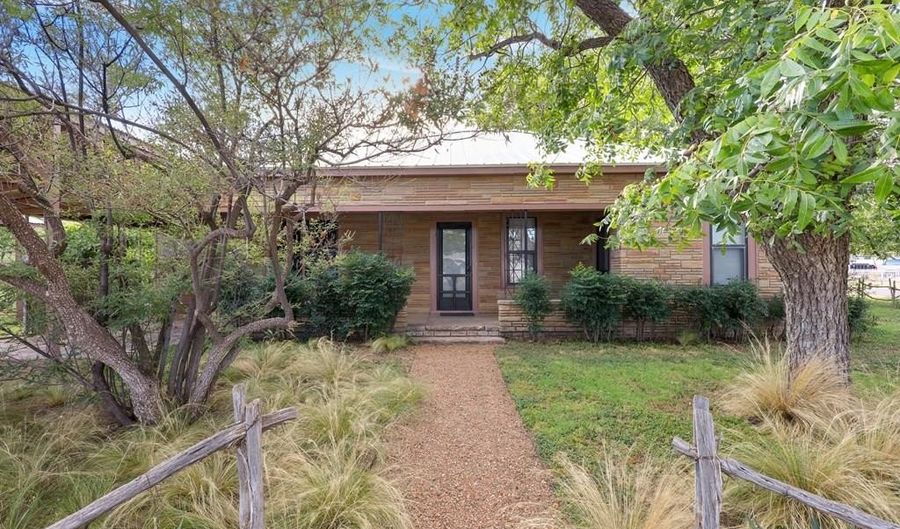 811 N 7th St, Alpine, TX 79830 - 3 Beds, 2 Bath