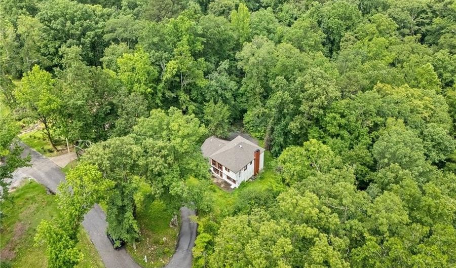 512 SLEEPY HOLLOW Dr, Alexander City, AL 35010 - 4 Beds, 3 Bath