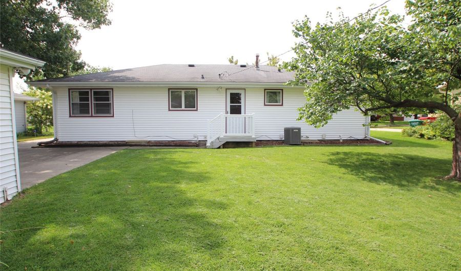 518 SE 2nd St, Ankeny, IA 50021 - 3 Beds, 3 Bath