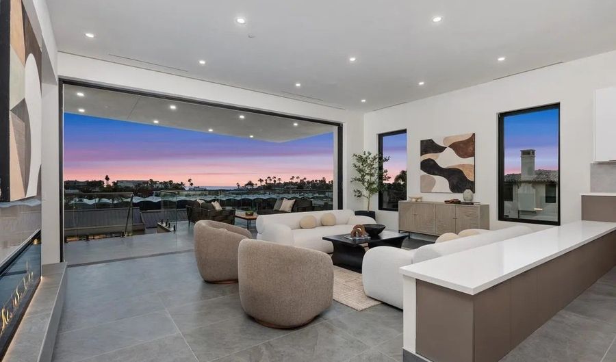 147 S Rios, Solana Beach, CA 92075 - 6 Beds, 8 Bath