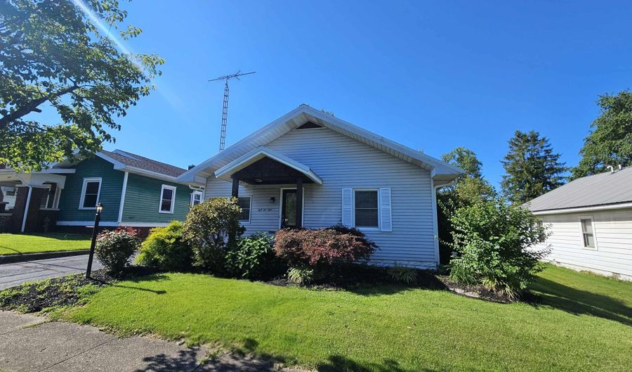 813 W 4th St, Bicknell, IN 47512 - 3 Beds, 2 Bath