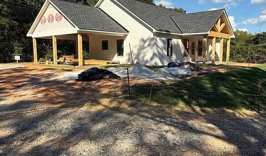 28 W Long St, Abbeville, MS 38601 - 3 Beds, 2 Bath
