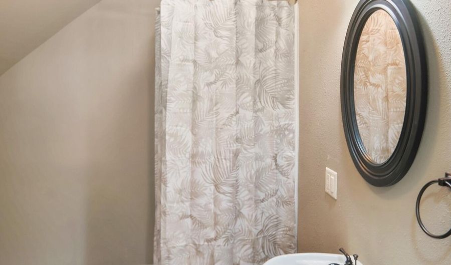 1213 S 2nd St, Aberdeen, SD 57401 - 3 Beds, 2 Bath