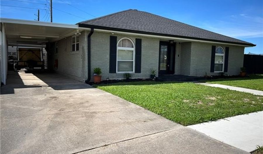 2812 JEAN LAFITTE Pkwy, Chalmette, LA 70043 - 4 Beds, 2 Bath