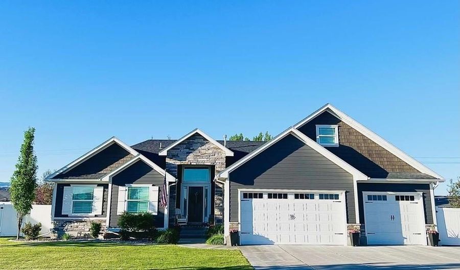 3966 Rocky Mountain Dr, Ammon, ID 83406 - 5 Beds, 3 Bath