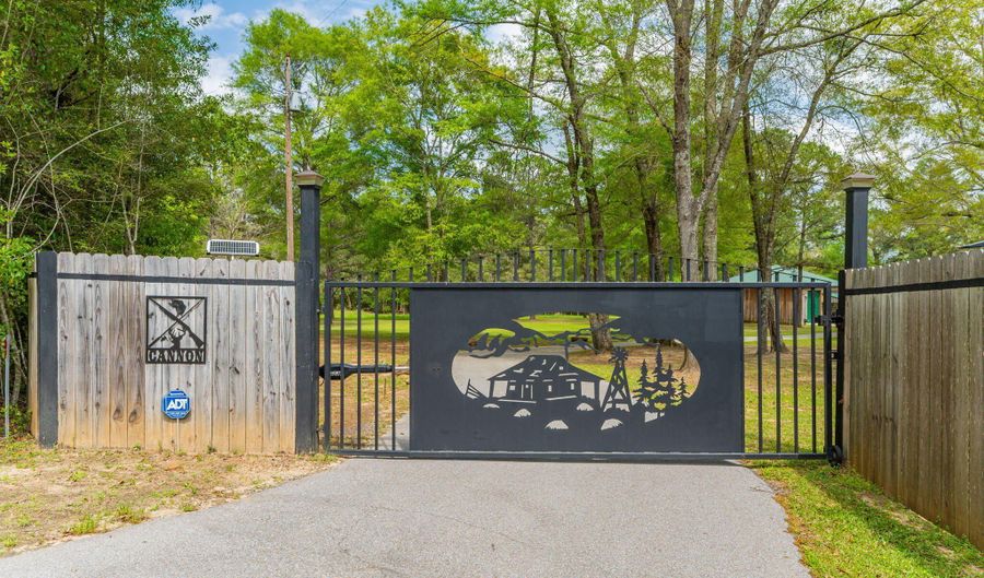 8109 Hwy 189, Baker, FL 32531 - 5 Beds, 6 Bath