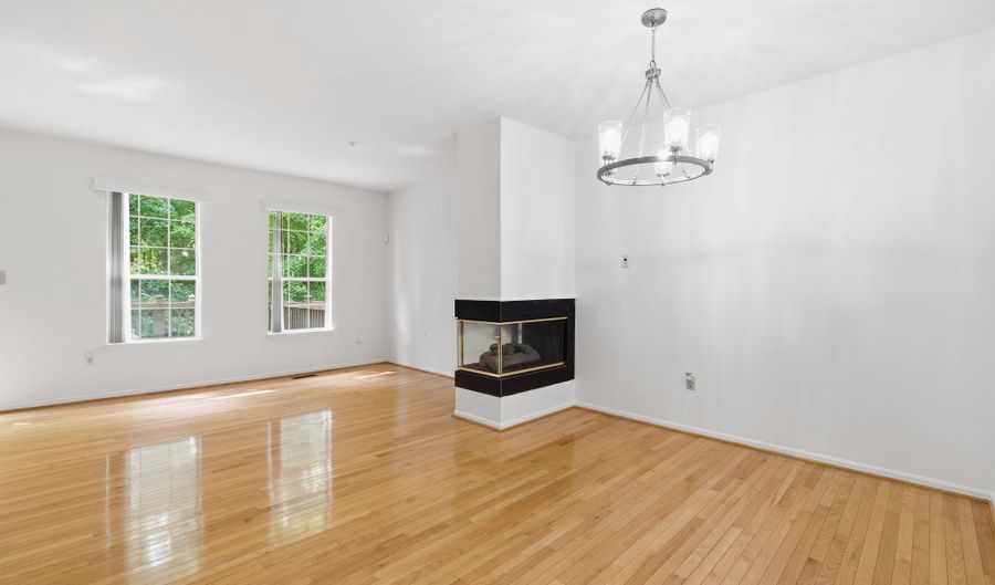 7827 QUILL POINT Dr, Bowie, MD 20720 - 3 Beds, 4 Bath