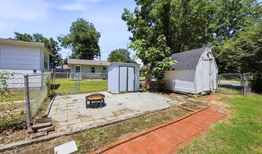 1332 S Johnstone Ave, Bartlesville, OK 74003 - 2 Beds, 1 Bath